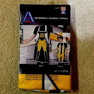 Michigan Wolverines grilling apron.
